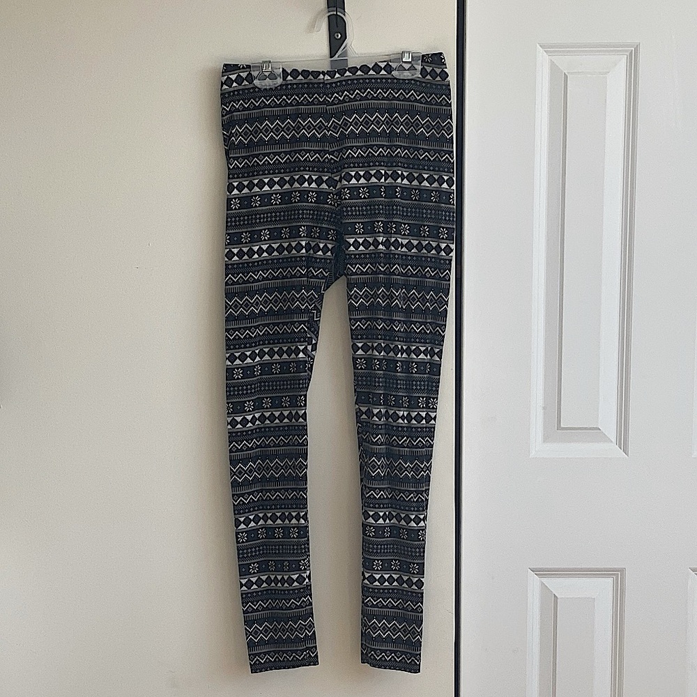 Snowflake pattern leggings